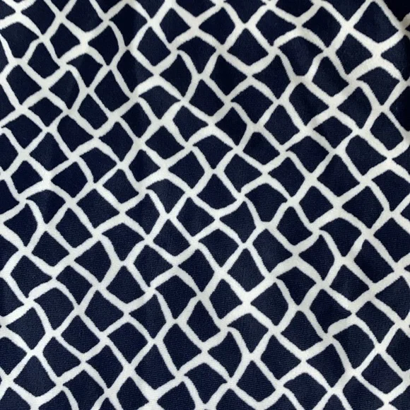 LL Bean Women’s one-piece swimsuit size 4 UPF 50+, adjustable straps, ruching - Picture 7 of 10